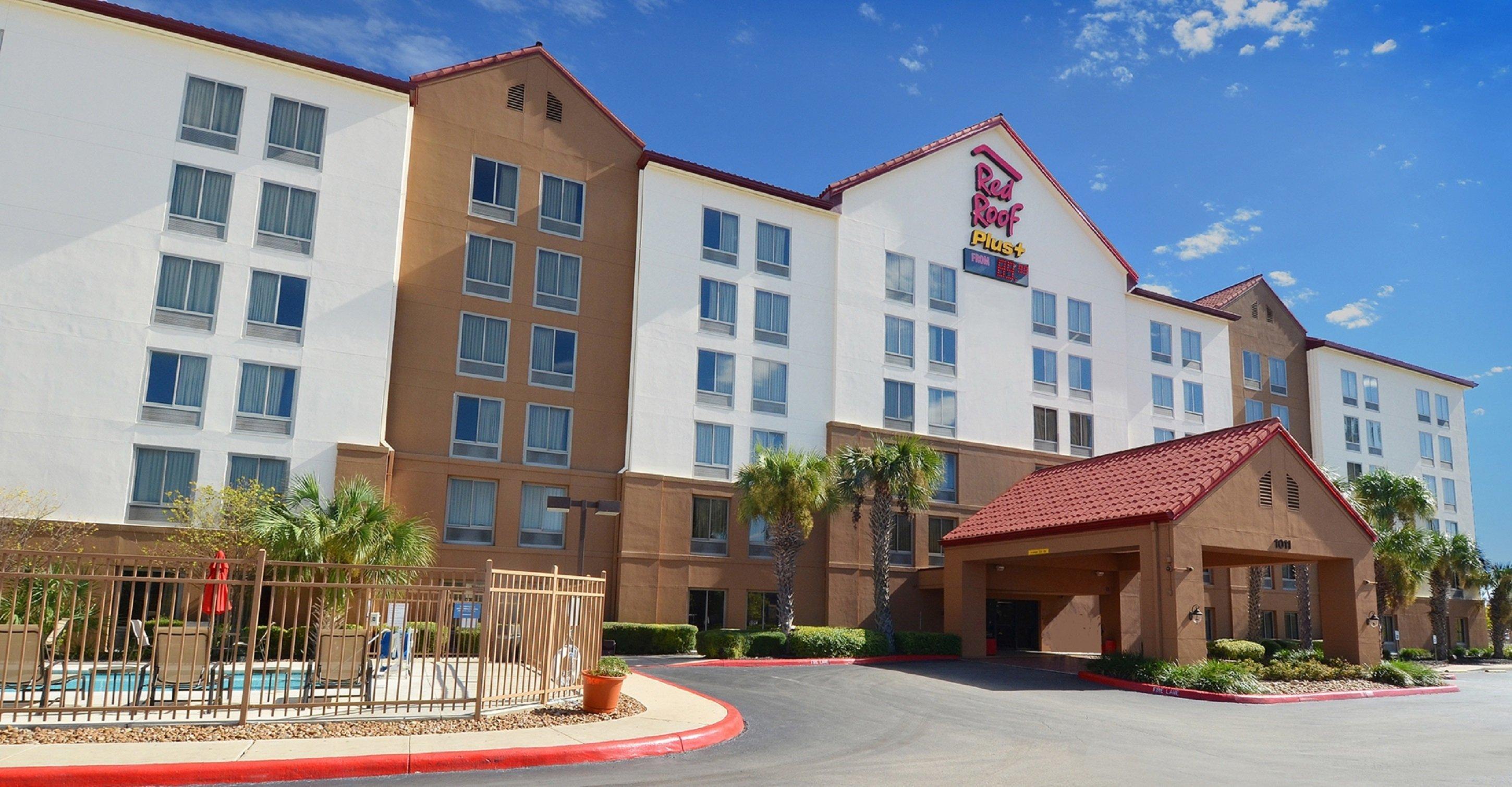 Red Roof Inn Plus+ San Antonio Downtown - Riverwalk Exterior photo