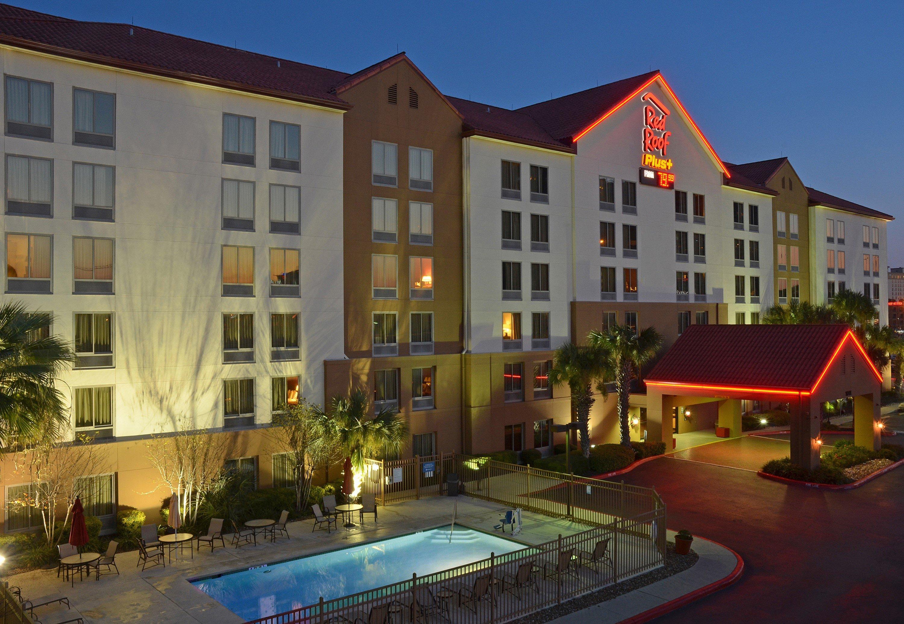 Red Roof Inn Plus+ San Antonio Downtown - Riverwalk Exterior photo