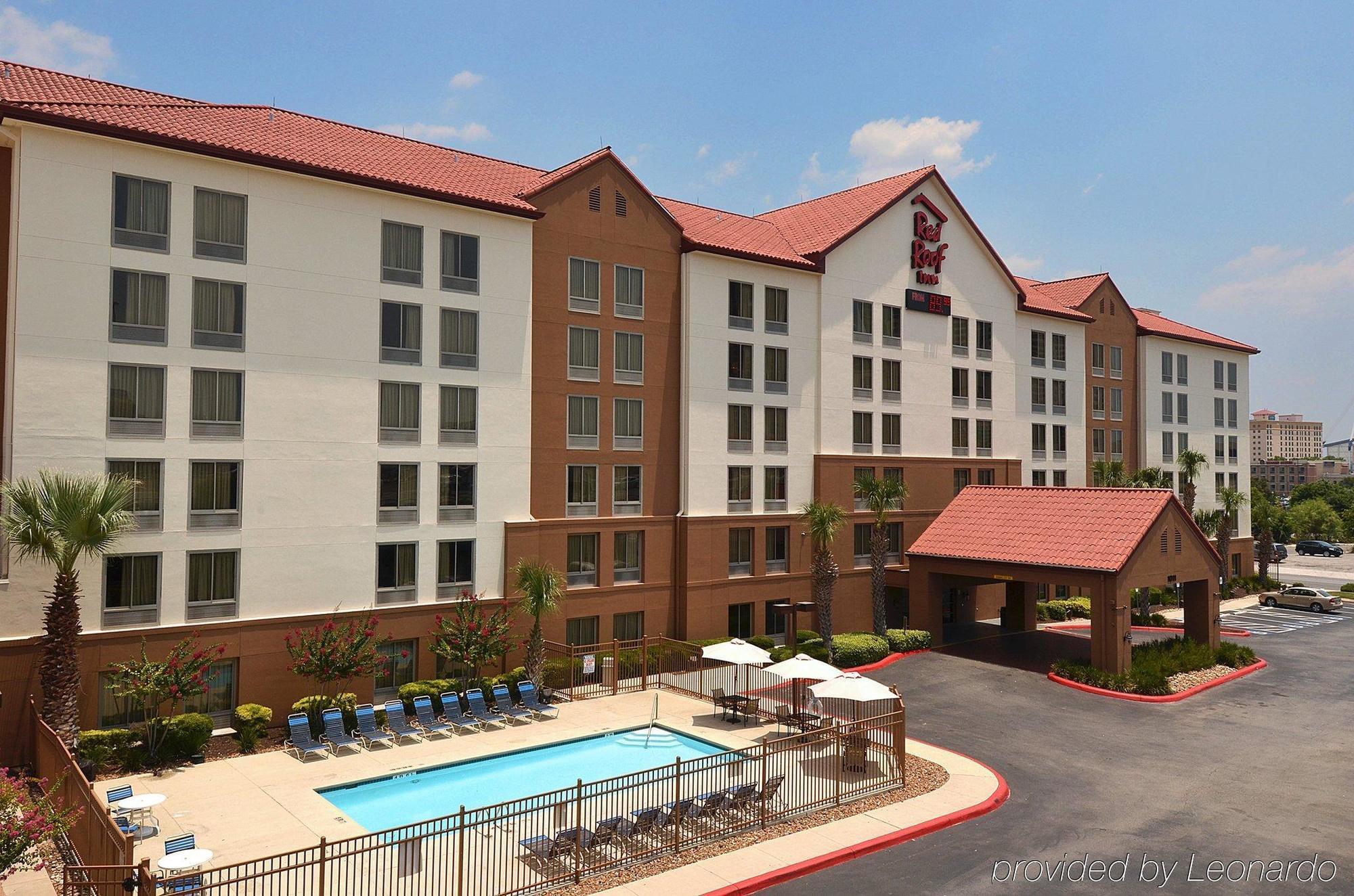 Red Roof Inn Plus+ San Antonio Downtown - Riverwalk Exterior photo