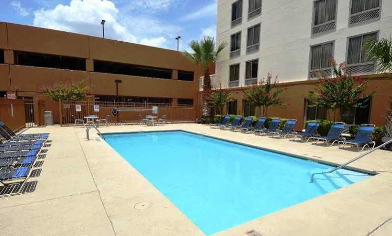 Red Roof Inn Plus+ San Antonio Downtown - Riverwalk Exterior photo